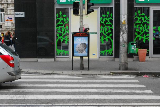 Semafór pre vozidlá, semafór pre chodcov a výzdoba