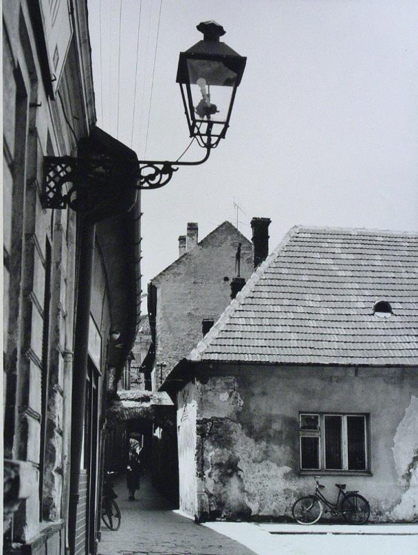Pohľad od Dolnopotočnej ulice do Radničnej, vľavo Čukotka