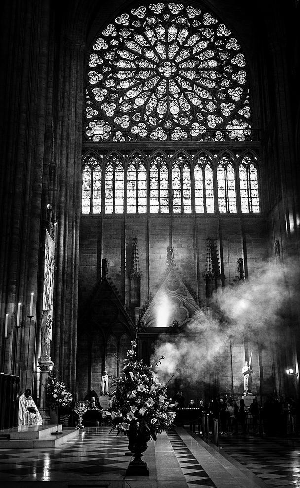 Obrad v katedrále Notre-Dame.