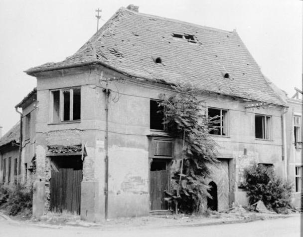 Dom na rohu s Pekárskou ulicou koncom 70. rokov 20 storočia