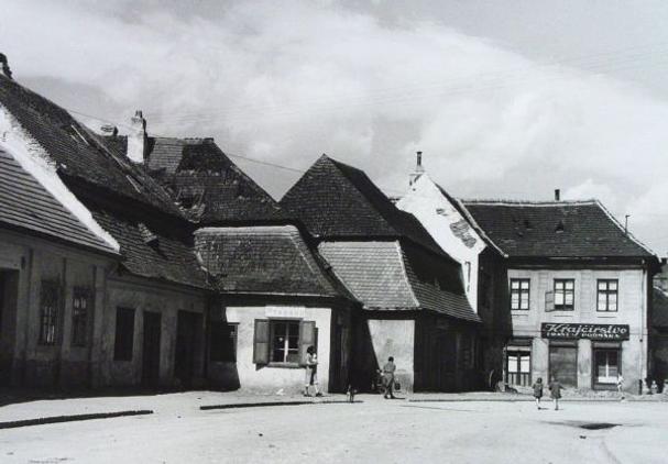 Domy v strede Hornopotočnej ulice, 50. roky 20. stor.