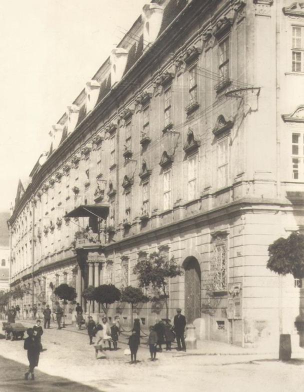 Hollého ulica od nárožia s Hviezdoslavovou, 40. roky 20. stor.