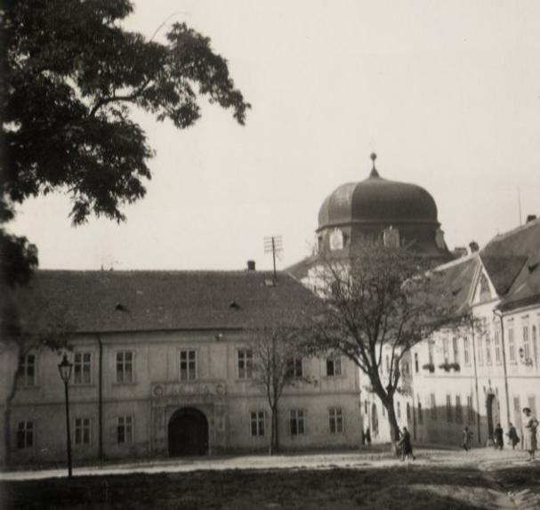 Seminárska ulica a fara od Námestia sv. Mikuláša