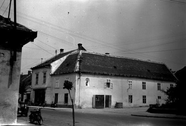 Roh Múzejnej a Halenárskej