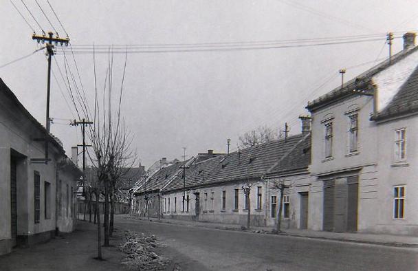 Halenárska ulica od križovatky pred múzeom