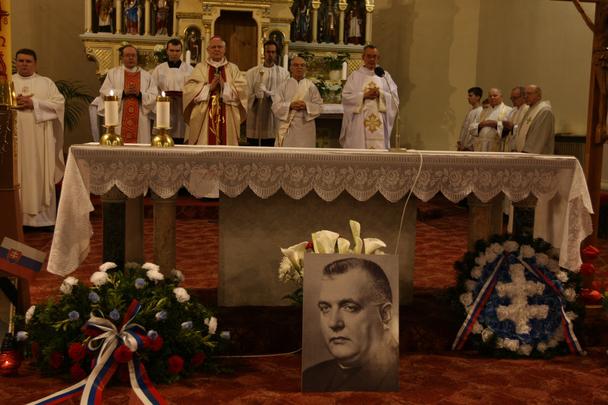 Arcibiskup Sokol slúži zádušnú omšu za Jozefa Tisa