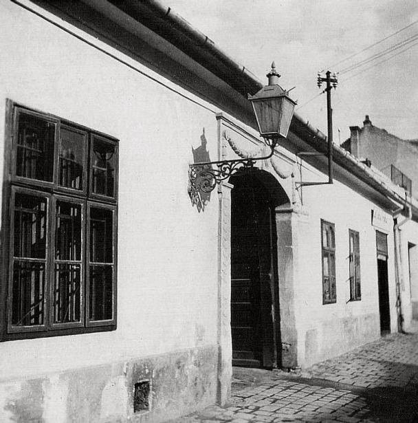 Jeden z domov na Zbožnej ulici (Vajanského)