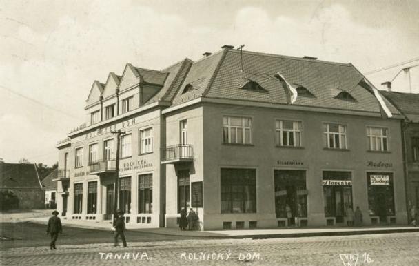 Roľnícky dom a nárožie Zbožná-Masarykova, pohľadnica okolo r. 1940