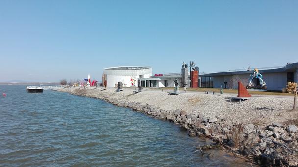 Galéria na "polostrove".