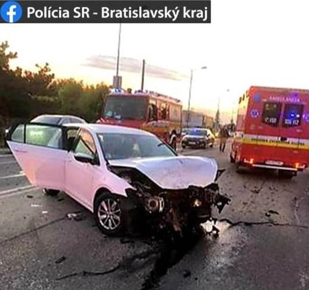 Obr. 9. Poškodenie bieleho vozidla. Deformácia je taká ako pri čelných nárazoch.