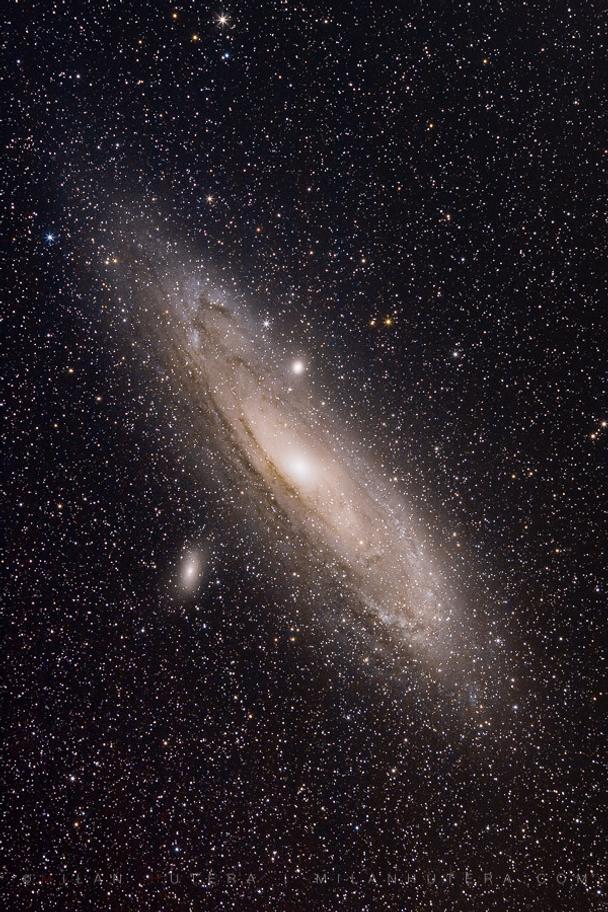 Galaxia Messier 31 v súhvezdí Androméda je neodškriepiteľnou kráľovnou jesennej oblohy. Doba integrácie cca. 2 hodiny