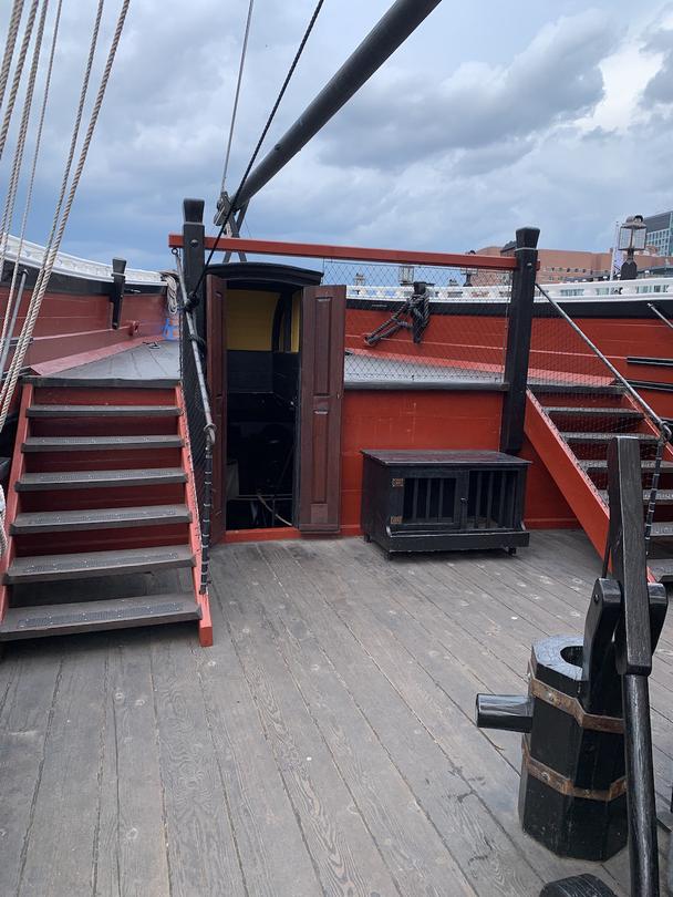 Na lodi Dartmouth, ktorá kotví vo Fort Point Channel a je súčasťou múzea.