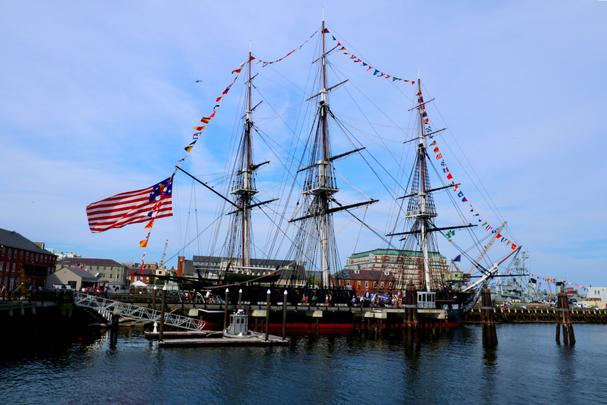Loď USS Constitution bola postavená v roku 1797 a je najstaršou doteraz funkčnou loďou na svete.