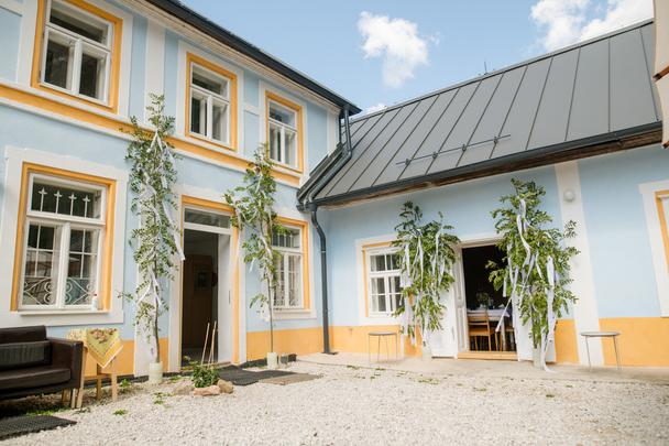 Svadobná výzdoba zrekonštruovaného vyše storočného hostinca