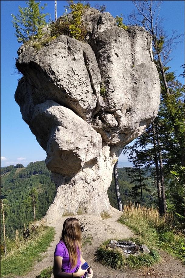 Neboli sme tam sami, mladé dievčatá, budúce učiteľky pokračovali na vrch Žibrid. My sa vraciame späť do Rajeckých Teplíc, na Žibride sme boli v roku 1981.