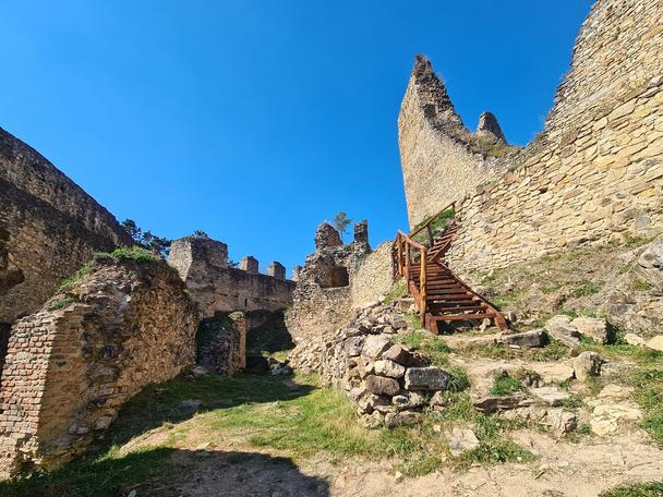 Hrad Divín