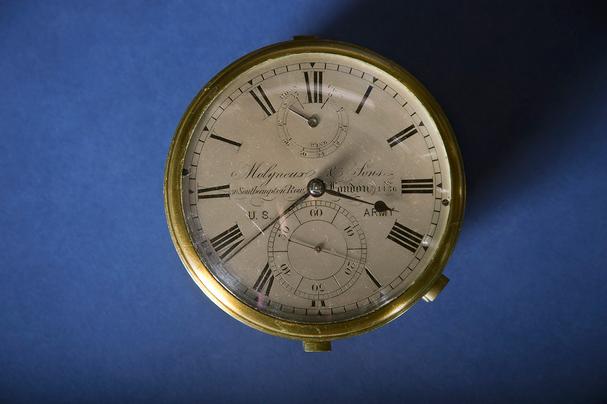 Námorný chronometer od výrobcu Molyneaux&Sons, ktorý bol súčasťou Wilkesovej expedície