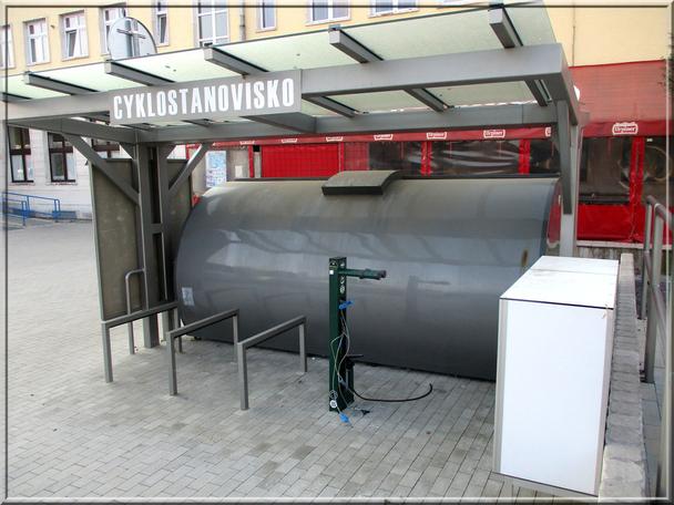 Cyklostanovisko pred stanicou v Banskej Bystrici