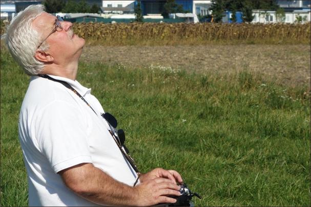 Pilot musí mať v poriadku krčné tepny aby vydržal dlho so zaklonenou hlavou.