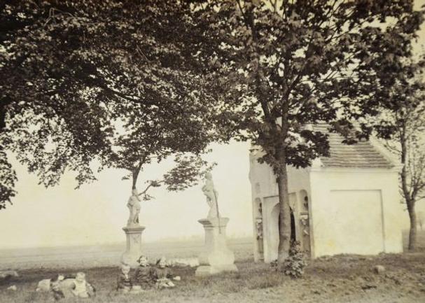Kaplnka so sochami, okolo r. 1910