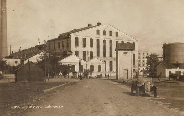 Ulica a cukrovar, pohľadnica, 30-te roky 20. stor.