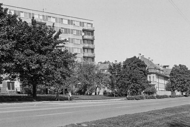 Činžiak na ulici SNP, 80-te roky 20. stor.