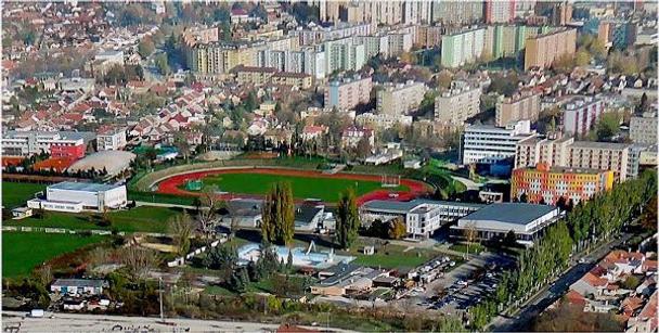 Letecký pohľad na rybník a novú Kopánku, 2013