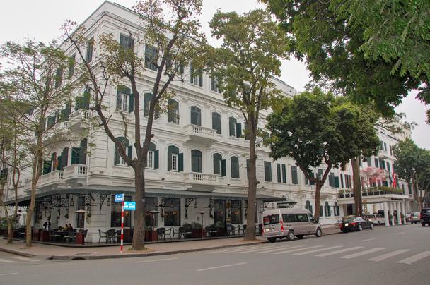 Neoklasicistická budova hotela Metropole Hanoi.