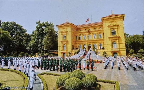 Prezident a vláda Vietnamu využíva dnes Prezidentský palác k ceremoniálnym účelom. Napríklad takto nejako prijal 26.02.2019 v Prezidentskom paláci prezident Vietnamu Nguyen Phu Trong amerického prezidenta Donalda Trumpa.