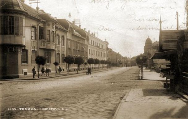 Emmerova ulica pred stavbou Okresného domu (dnes A. Žarnova)