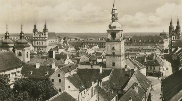 Panoráma mesta s výhľadom za východné hradby