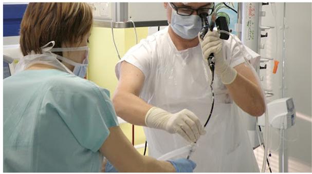 Obr. 5: Suverénnou diagnostickou metódou je gastrofibroskopia žalúdka.
Zdroj: http://www.zdravi-info.cz/2015/12/na-valassku-maji-novy-fibroskop/fibroskop/