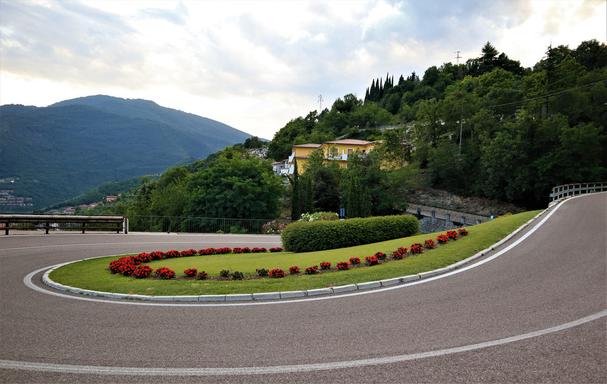 zákruty ako na F1, ale nádhern uprvené