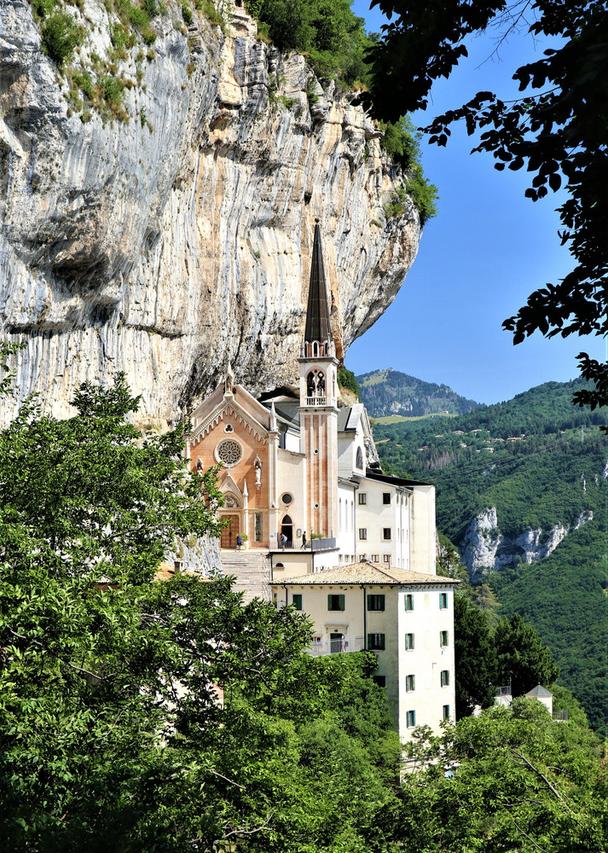Santuario Madona della Corona