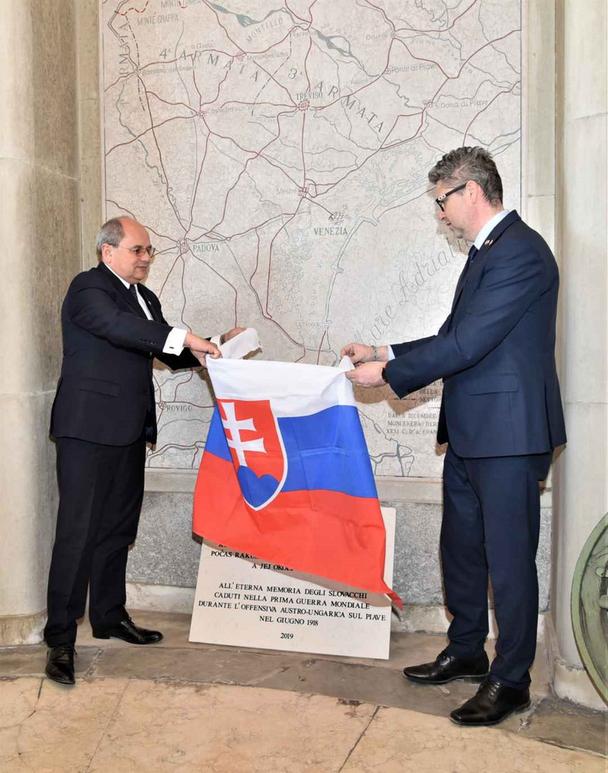Svätý rusofil Jenčo najradšej si pripíja v Moskve