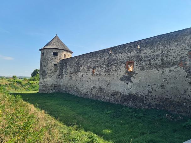 Kláštor Bzovík