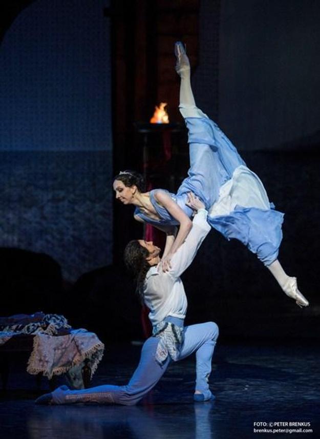 Andrej Szabo (Konrád), Sara Michelle Murawski (Medora) 