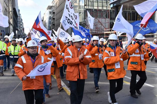 USSK workers marching in Brussels.
