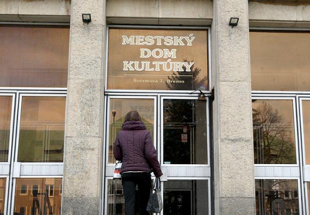 The Brezno town house of culture where the theatre performance took place.