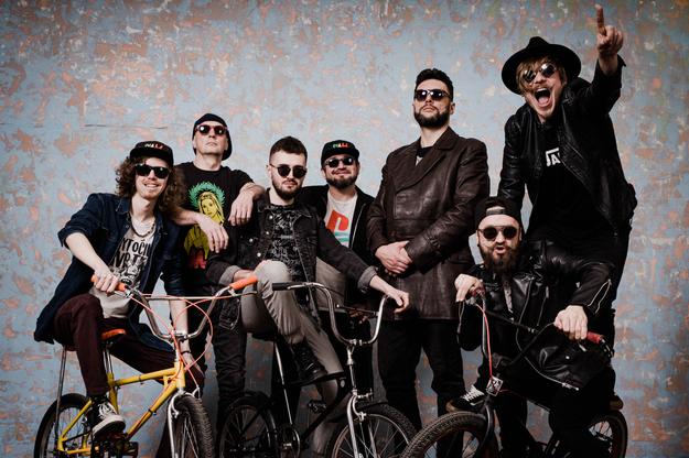 Smola a Hrušky is a Slovak band that was founded in 1997 in Spišská Nová Ves.