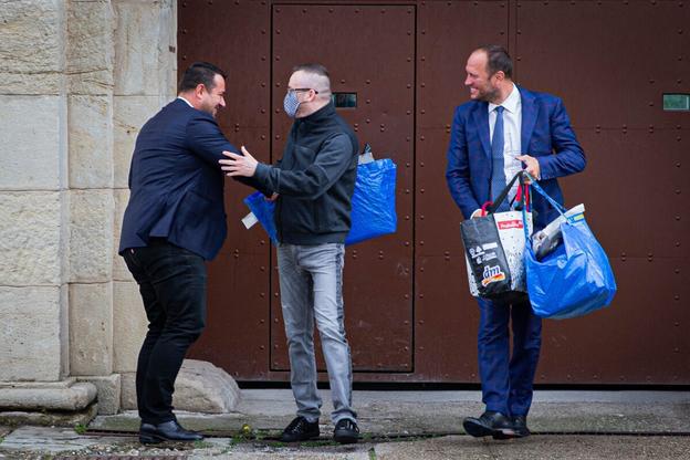 Vladimír Pčolinský (in the centre) leaves custody. 