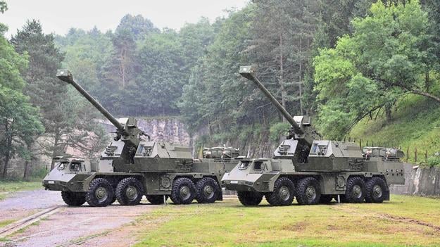 Zuzana 2 howitzers