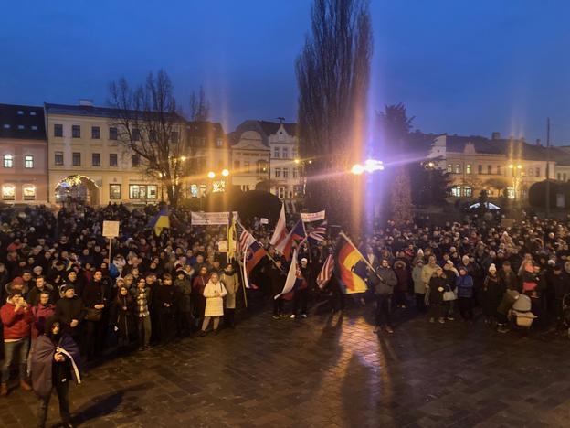 Around 2,000 people gathered on Main Street in Prešov on Friday, December 10, to attend a protest entitled 'Slovakia is Europe'. Several national and regional MPs spoke at the event, the Korzár daily reported.