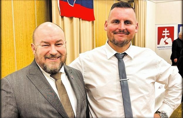 Sports and Tourism Minister Rudolf Huliak (l) and charged extremist Daniel Bombic (r)