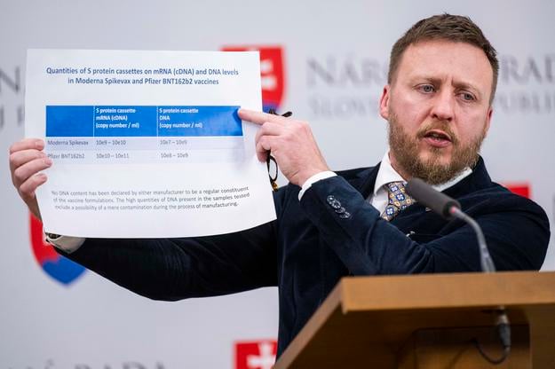 Peter Kotlár during a press conference on the results of his examination of Covid-19 vaccines.
