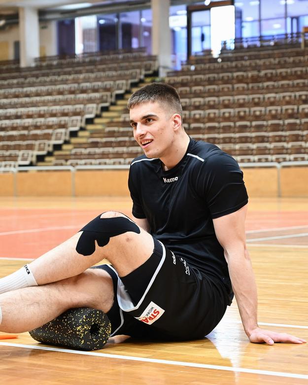 Dvadsaťtriročný slovenský reprezentant má za sebou už druhé vážne zranenie ľavého kolena.