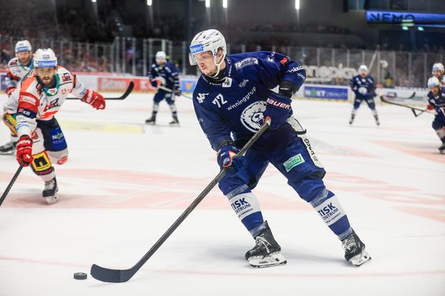 Slovenský útočník Andrej Kollár zaznamenal víťazný gól Komety Brno na ľade Pardubíc.