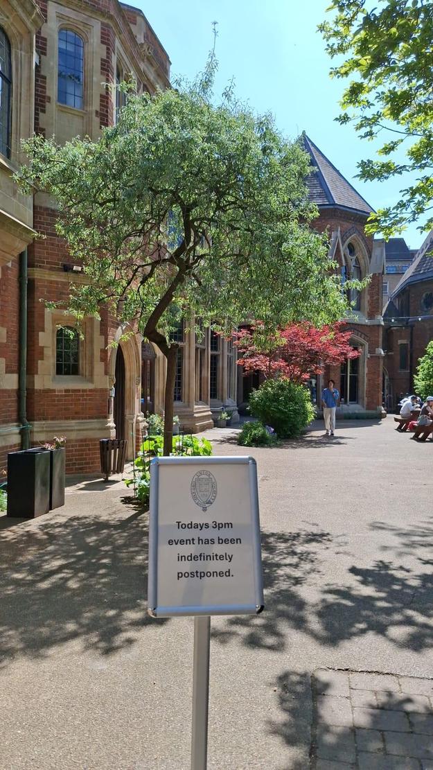 A notice announcing the last-minute cancellation of Prime Minister Fico’s lecture at the Oxford Union on 29 April 2025.