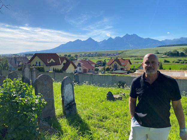 Gregory Stein at the Jewish graveyard in Huncovce.