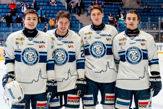 Zľava juniori Tomáš Chrenko, Adam Kalman, Adam Nemec, Ivan Berčík v drese HK Nitra.